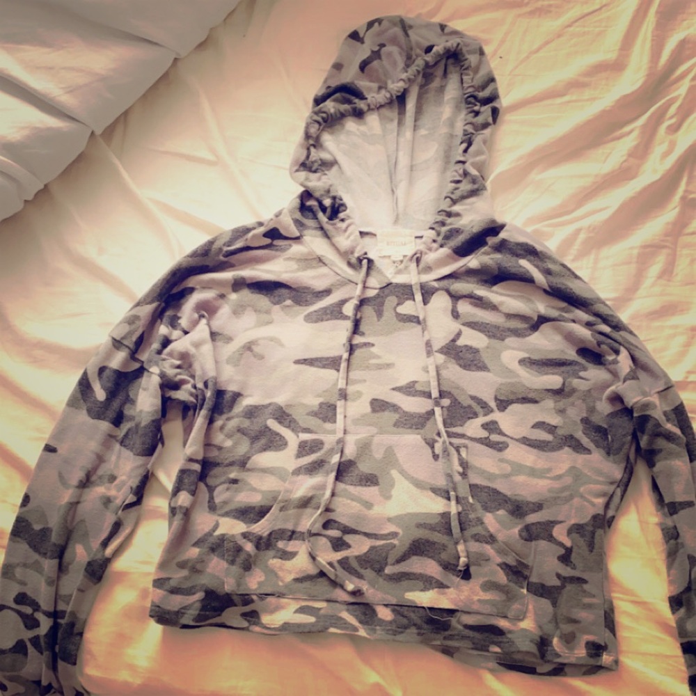 Camo cropped hoodie